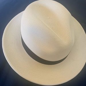 WIDE BRIM HAT